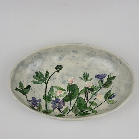 Vtg 80s Salt Marsh Pottery 10" Oval Bowl Wall hanging Anemone / Vinca Flowers - Picture 1 of 12